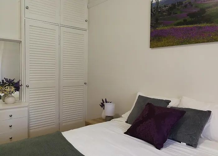 Merala A Cosy Cottage With Easy Stroll To Cbd