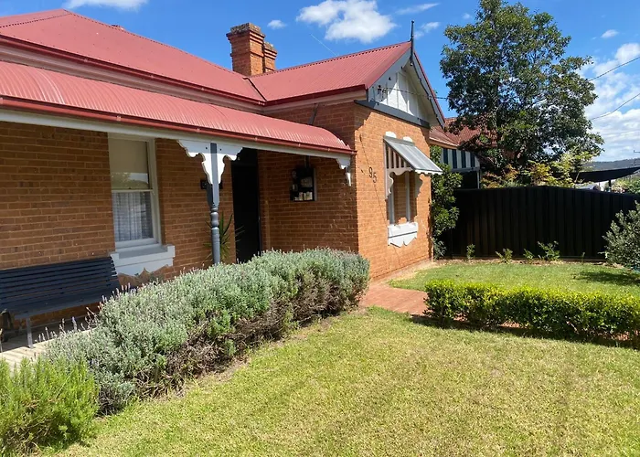 Merala A Cosy Cottage With Easy Stroll To Cbd