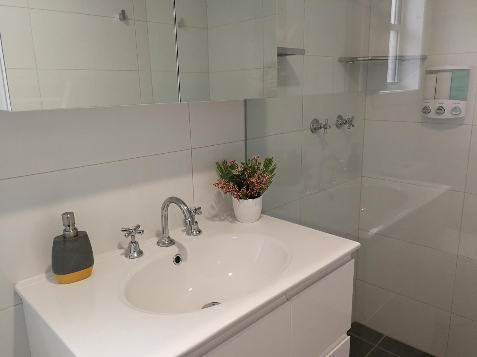 Apartment Merala A Cosy With Easy Stroll To Cbd *